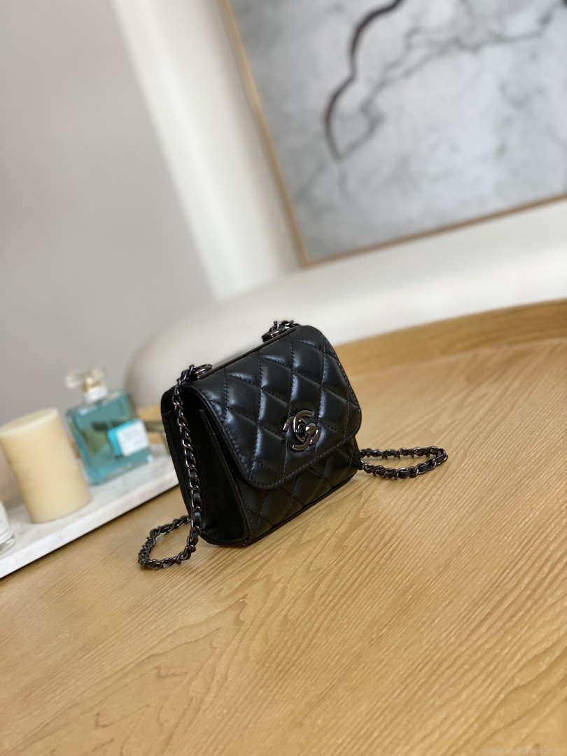Chanel AP3020 Clutch with chain lambskin Black tone metal Black