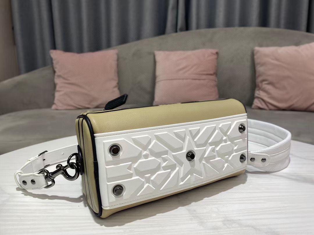 Dior M6202 Medium Vibe Zip Bowling Bag Apricot