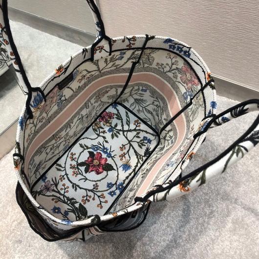 Dior M1279 Catherine Tote Bag Dior Oblique Embroidery Rosa Mutabilis