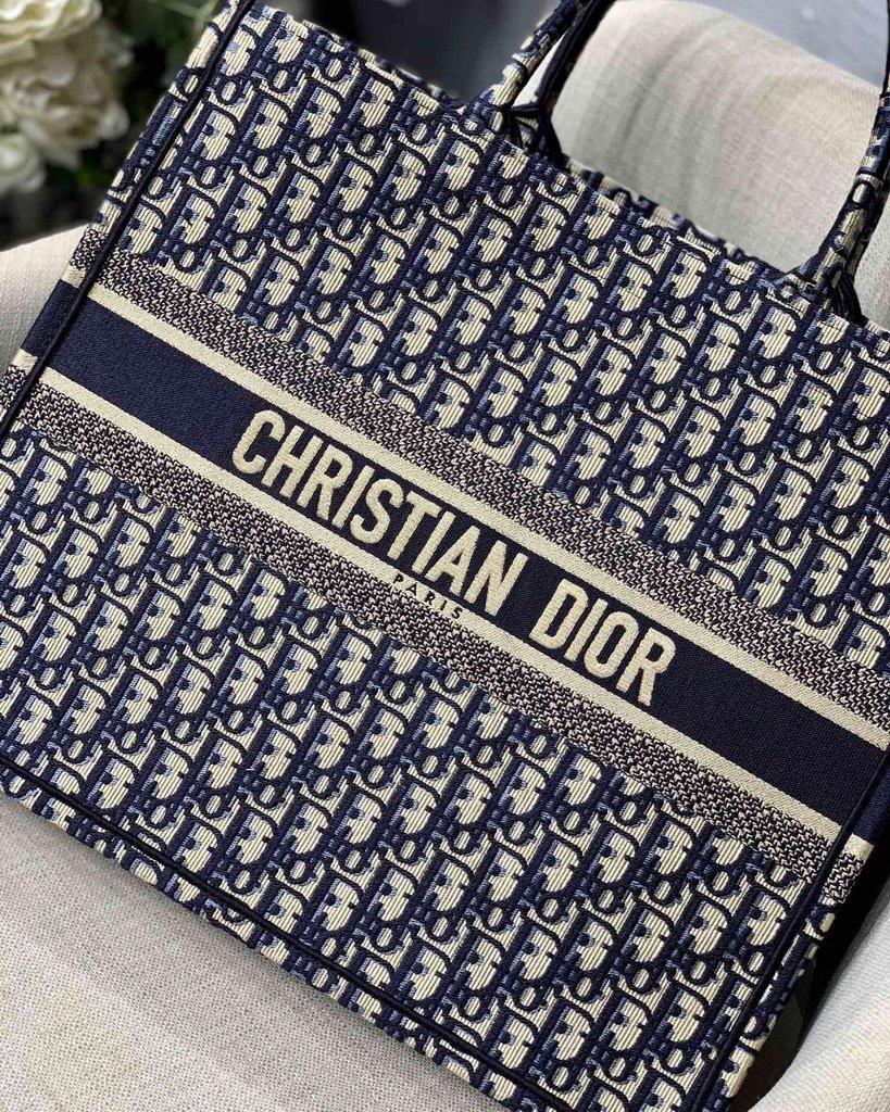 Dior M1286 Dior Book Tote Blue Dior Oblique Velvet