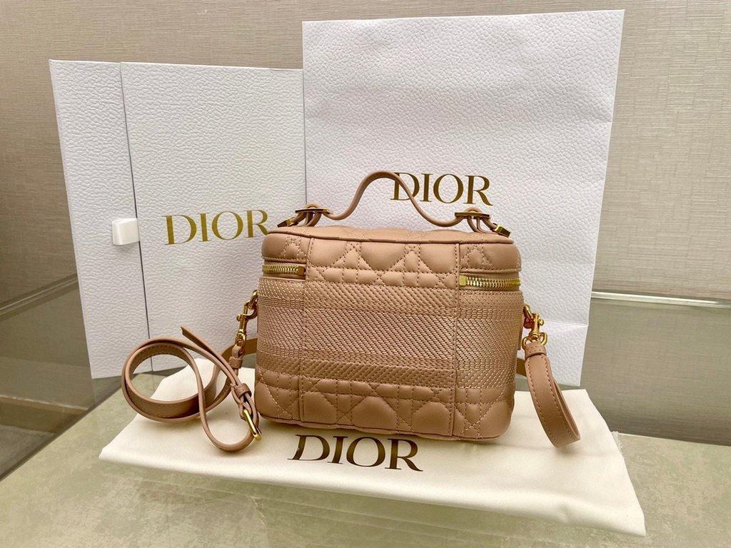 Dior S5488 Small Diortravel Vanity Case Lambskin Apircot