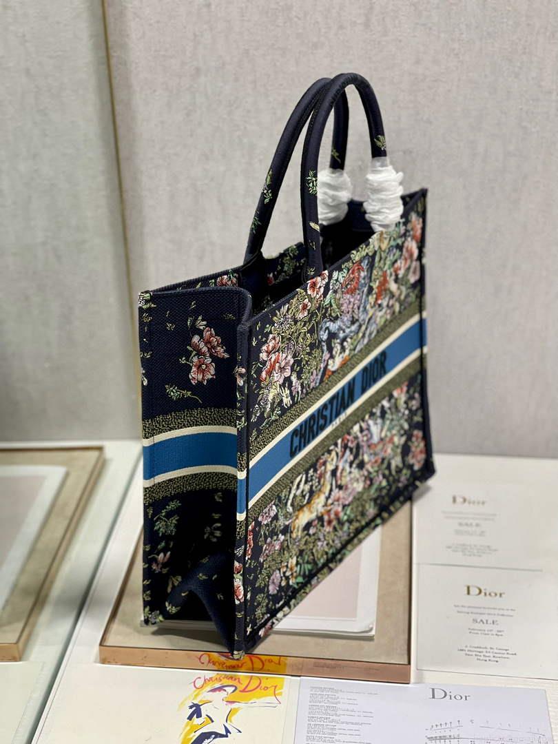 Dior M1286 Large Book Tote D-Constellation embroidery in shades of blue