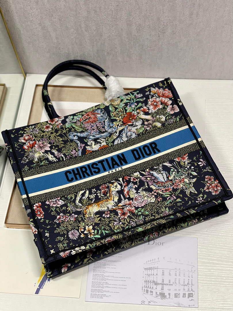 Dior M1286 Large Book Tote D-Constellation embroidery in shades of blue