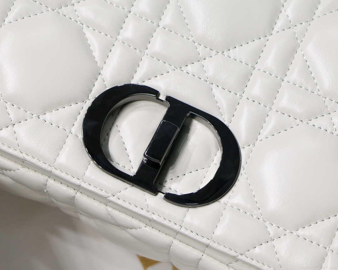 Dior M9243 Large Quilted Macrocannage Calfskin White with Black logo