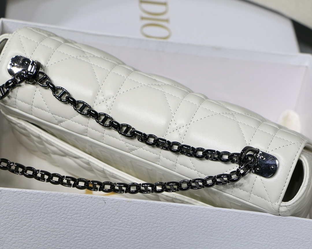 Dior M9243 Large Quilted Macrocannage Calfskin White with Black logo