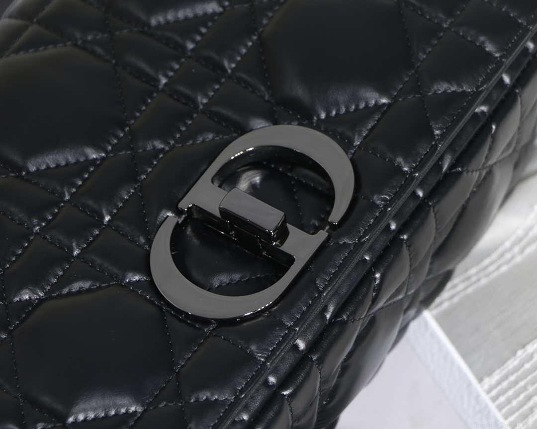 Dior M9243 Large Quilted Macrocannage Calfskin Black