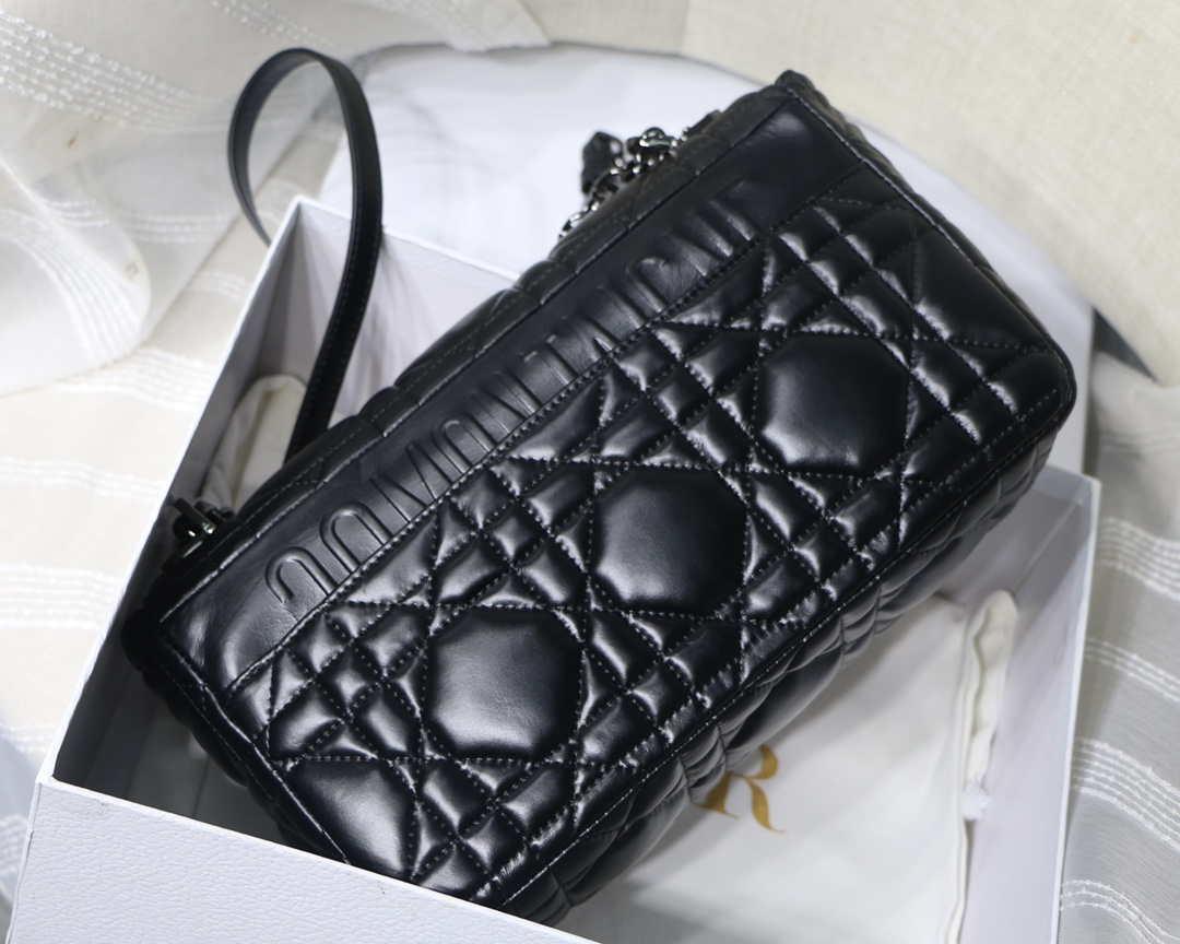 Dior M9243 Large Quilted Macrocannage Calfskin Black