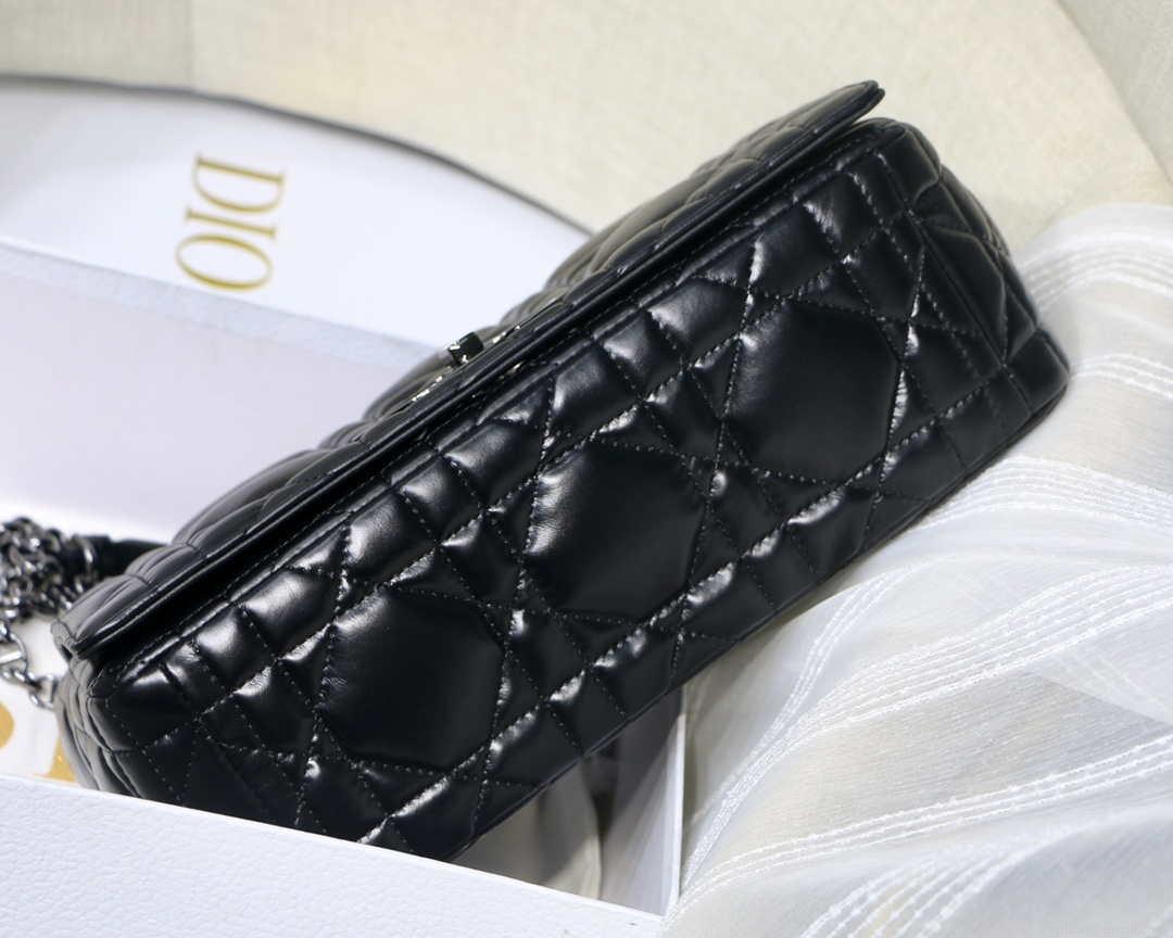 Dior M9243 Large Quilted Macrocannage Calfskin Black