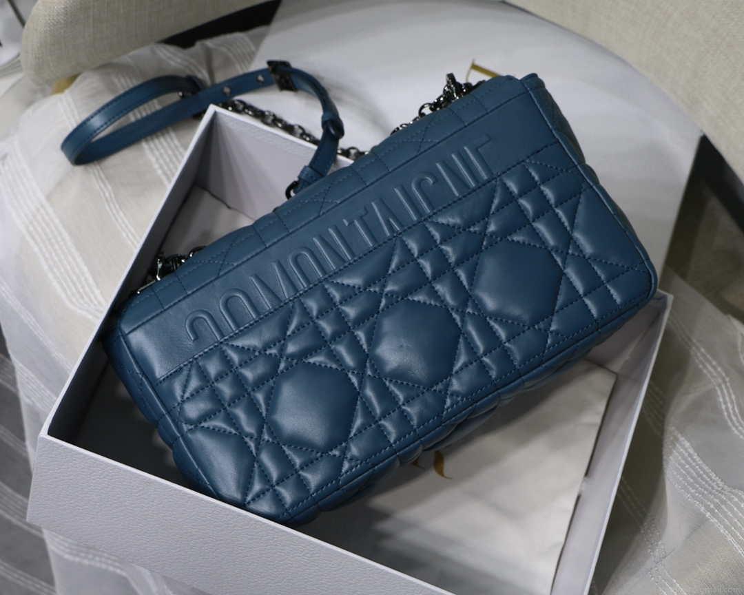 Dior M9243 Large Quilted Macrocannage Calfskin Blue
