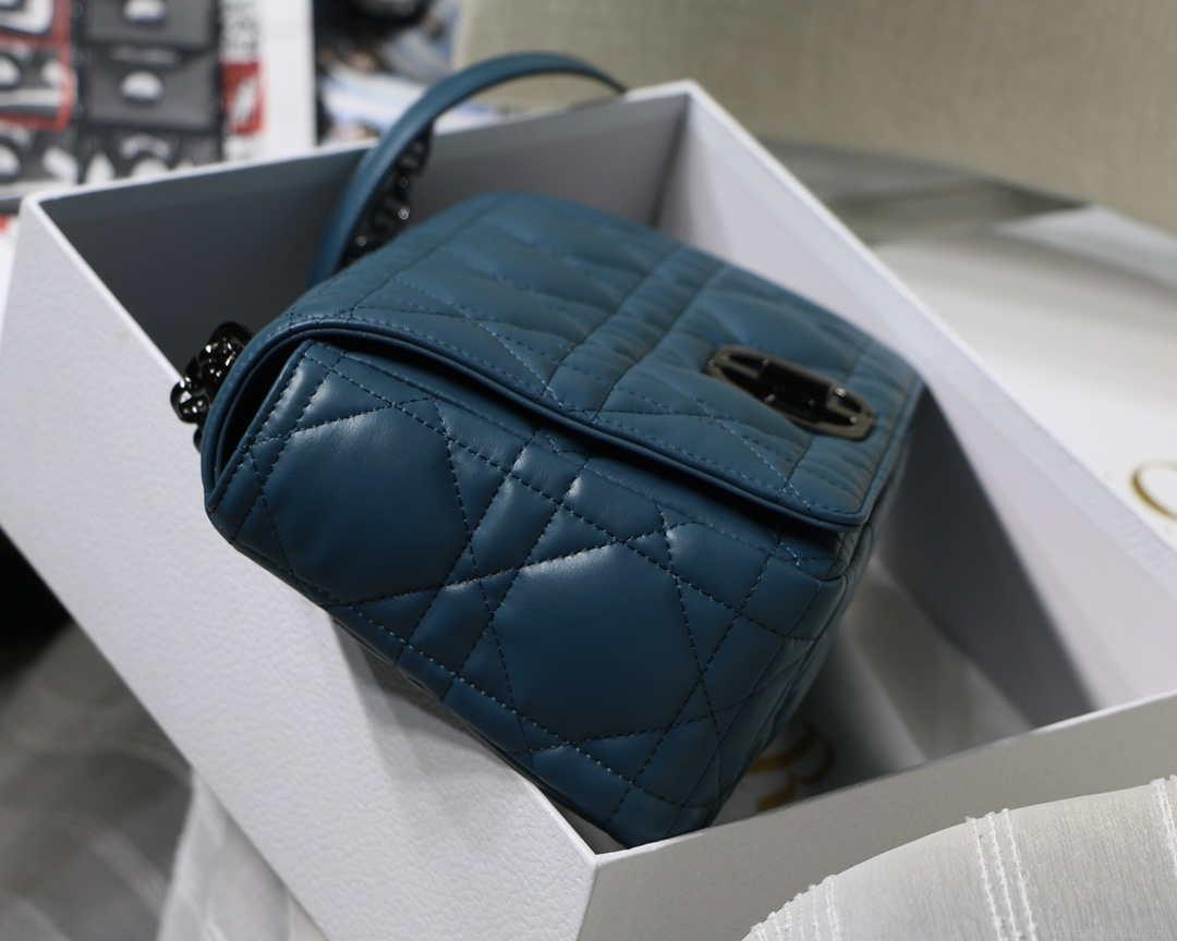 Dior M9243 Large Quilted Macrocannage Calfskin Blue