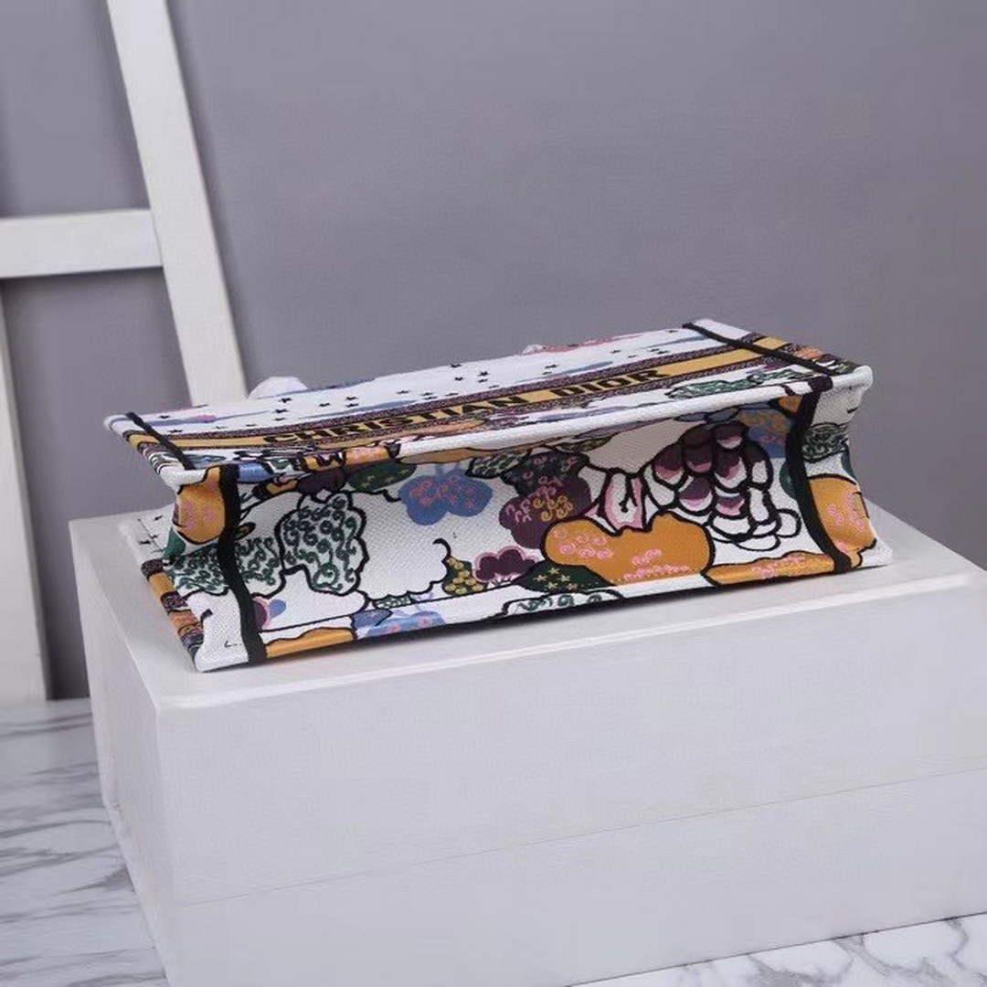 Dior Medium Book Tote Latte Dior Ciel de Rêve Embroidery M1296