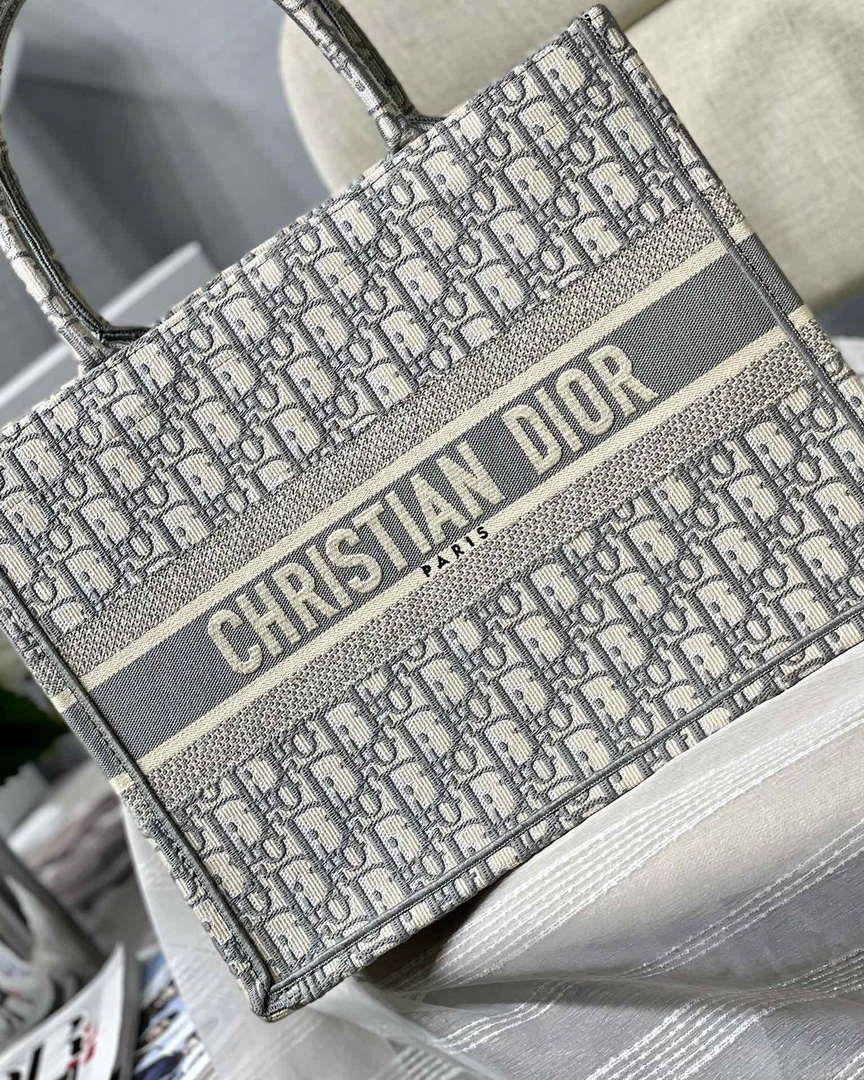 Dior Book Tote M1296 Medium Beige Dior Oblique Embroidery M0082