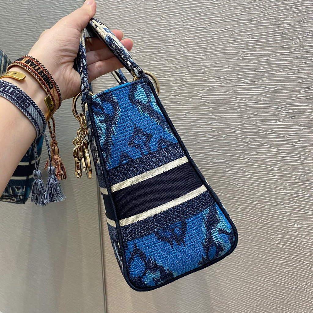 Dior M0565 Medium Lady D-lite Embroidery Bag Blue