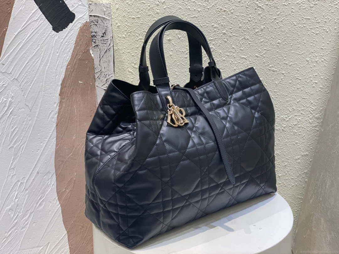 Dior M2820 Large Dior Toujours Bag Black Macrocannage Calfskin
