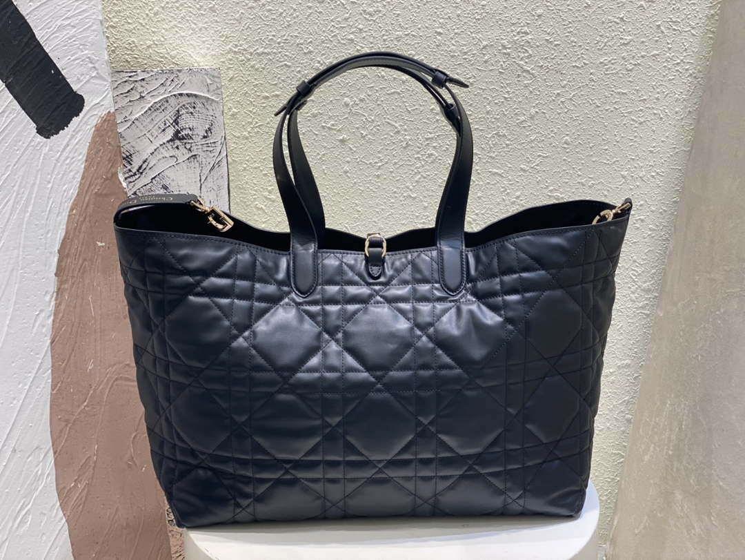 Dior M2820 Large Dior Toujours Bag Black Macrocannage Calfskin
