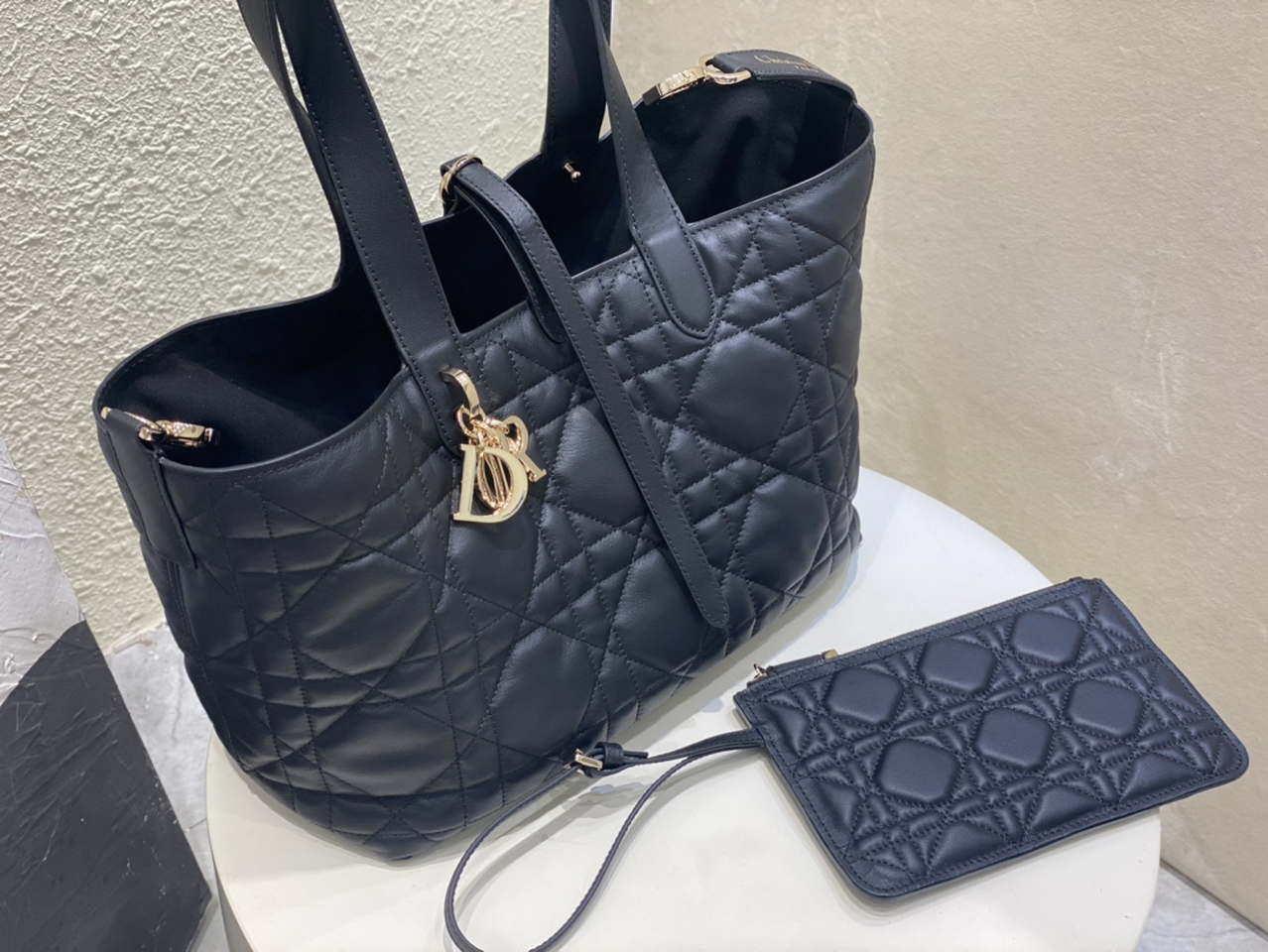 Dior M2821 Medium Dior Toujours Bag Black Macrocannage Calfskin