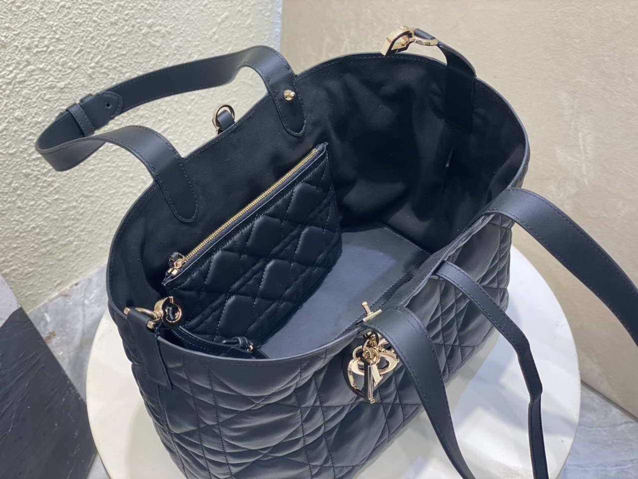 Dior M2821 Medium Dior Toujours Bag Black Macrocannage Calfskin
