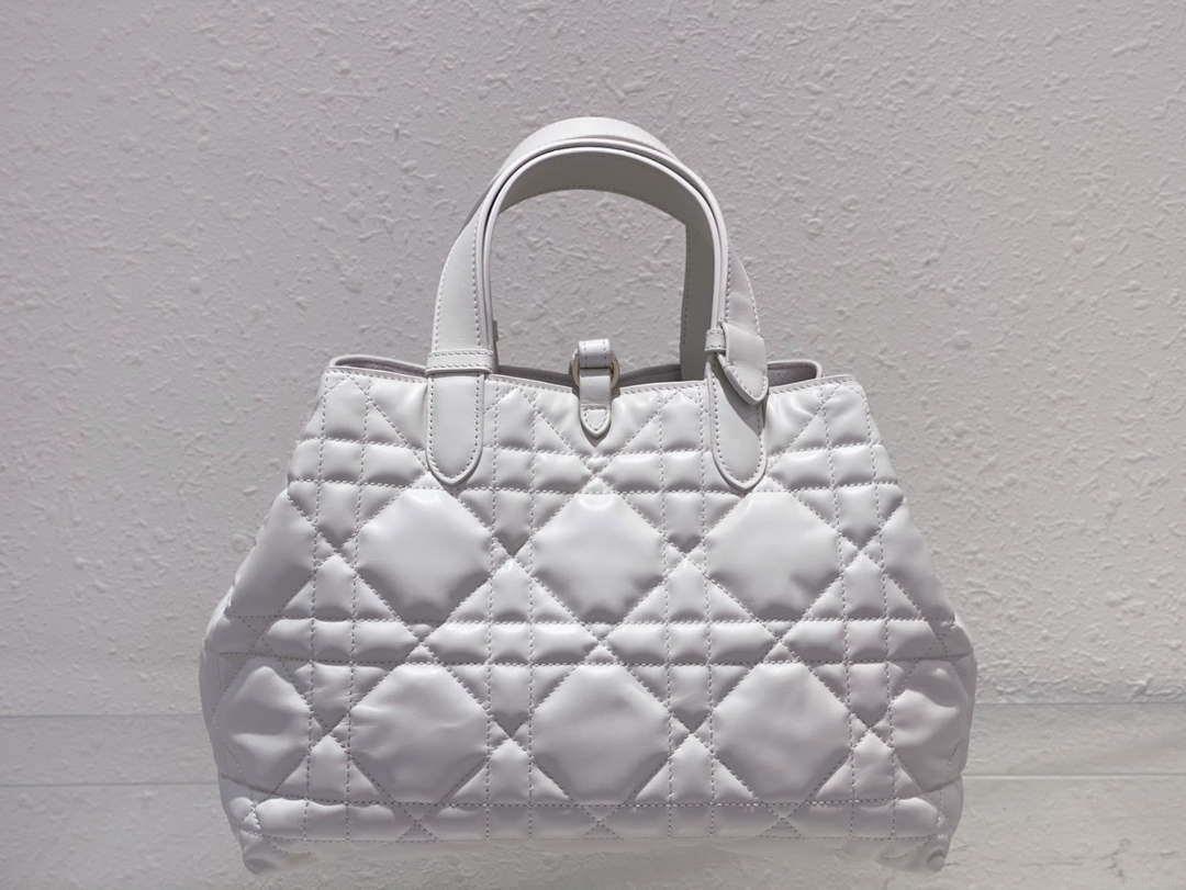 Dior M2821 Medium Dior Toujours Bag White Macrocannage Calfskin