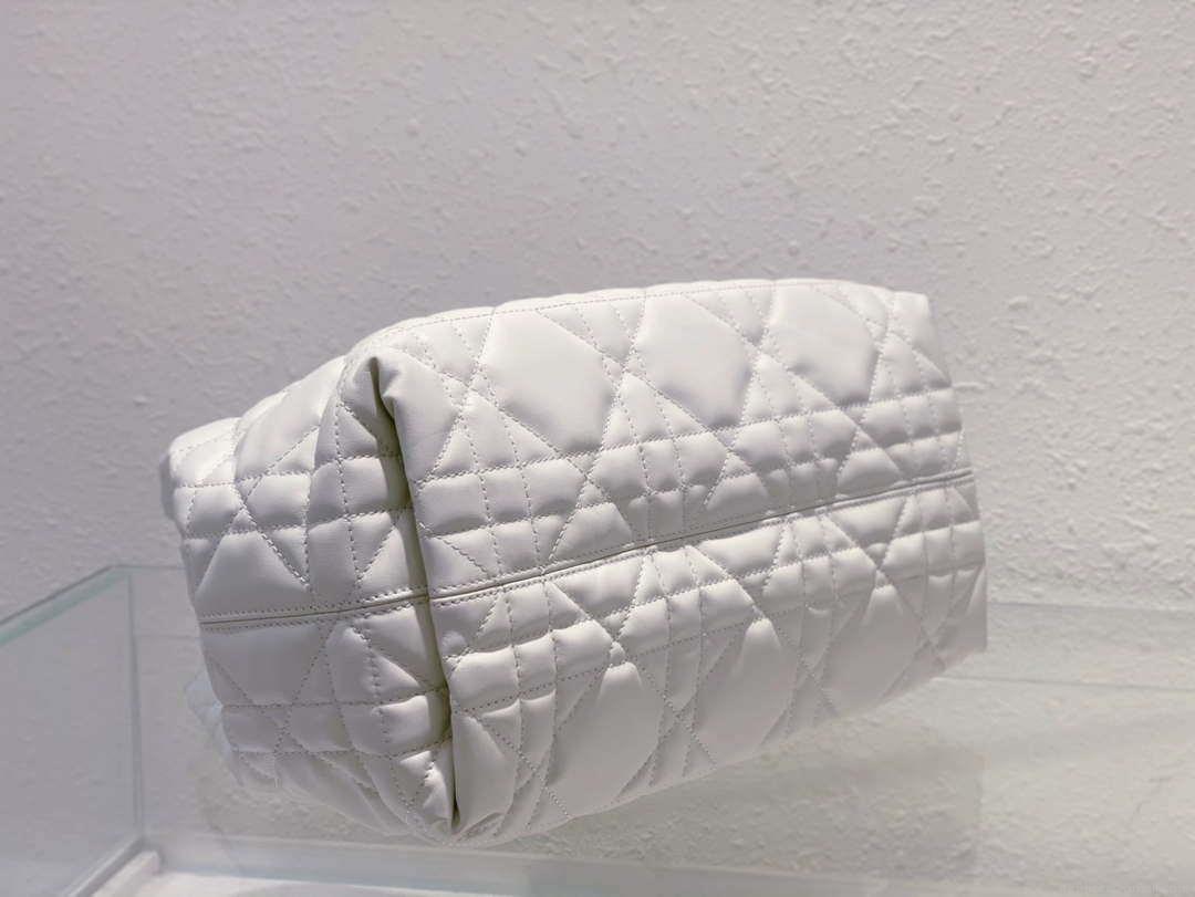 Dior M2821 Medium Dior Toujours Bag White Macrocannage Calfskin
