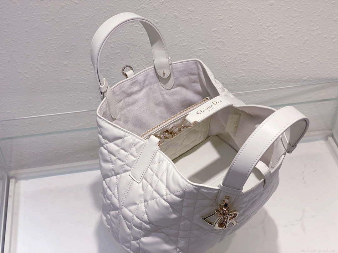 Dior M2821 Medium Dior Toujours Bag White Macrocannage Calfskin