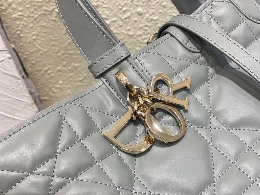 Dior M2821 Medium Dior Toujours Bag Blue Macrocannage Calfskin