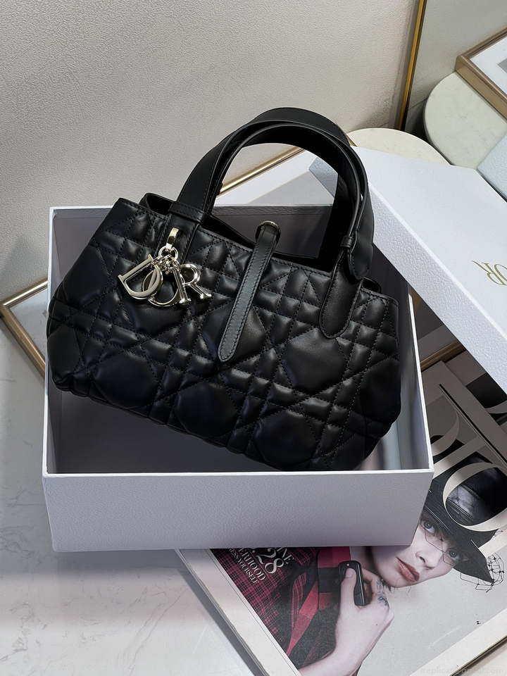 Dior M2822 Small Dior Toujours Bag Black Macrocannage Calfskin