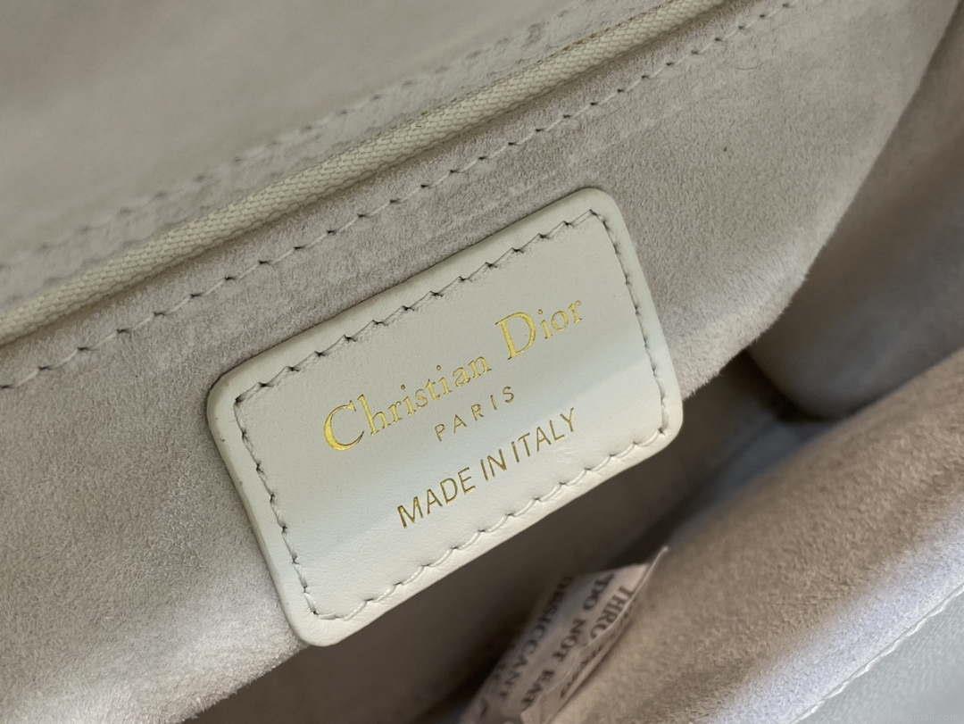 Dior M0531 Small Lady Dior Bag White Cannage with enamel buckle