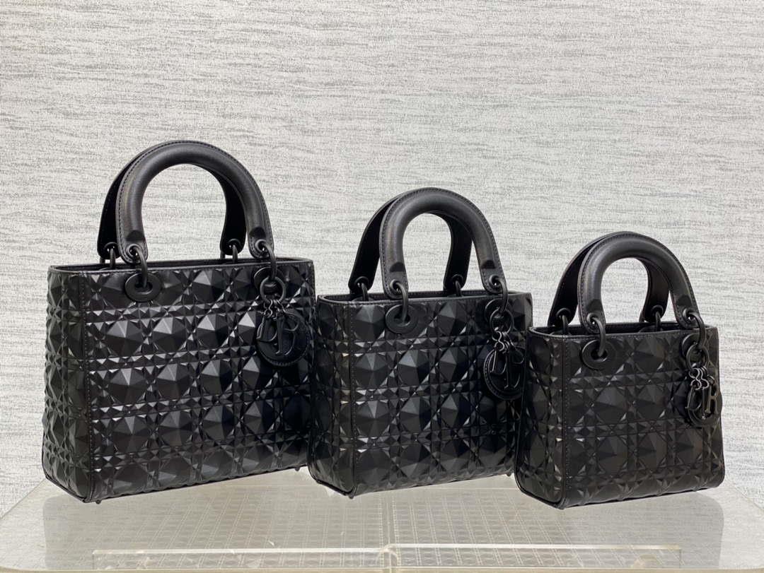 Dior M0565 Medium Lady Dior Bag Black Cannage Calfskin with Diamond Motif