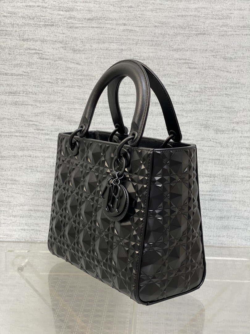 Dior M0565 Medium Lady Dior Bag Black Cannage Calfskin with Diamond Motif