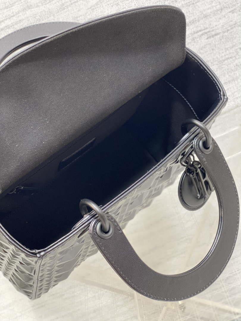 Dior M0565 Medium Lady Dior Bag Black Cannage Calfskin with Diamond Motif