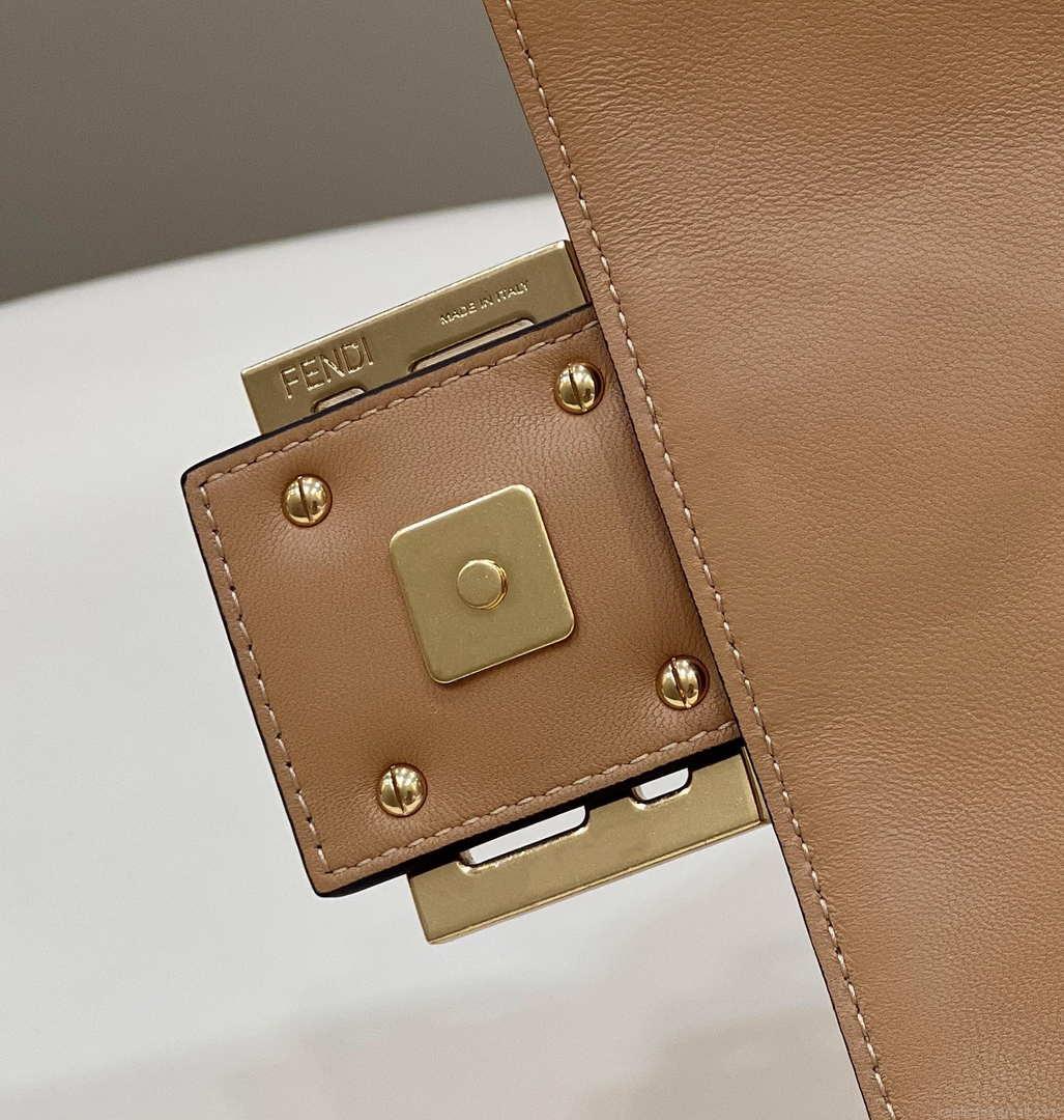 Fendi 8BR771 Baguette Tan leather bag
