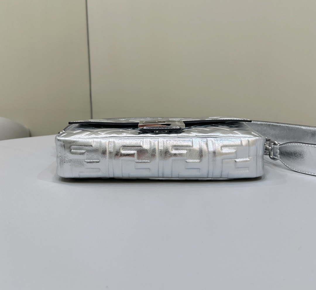 Fendi 8BR600 Baguette Medium Black leather 0135 bag Silver