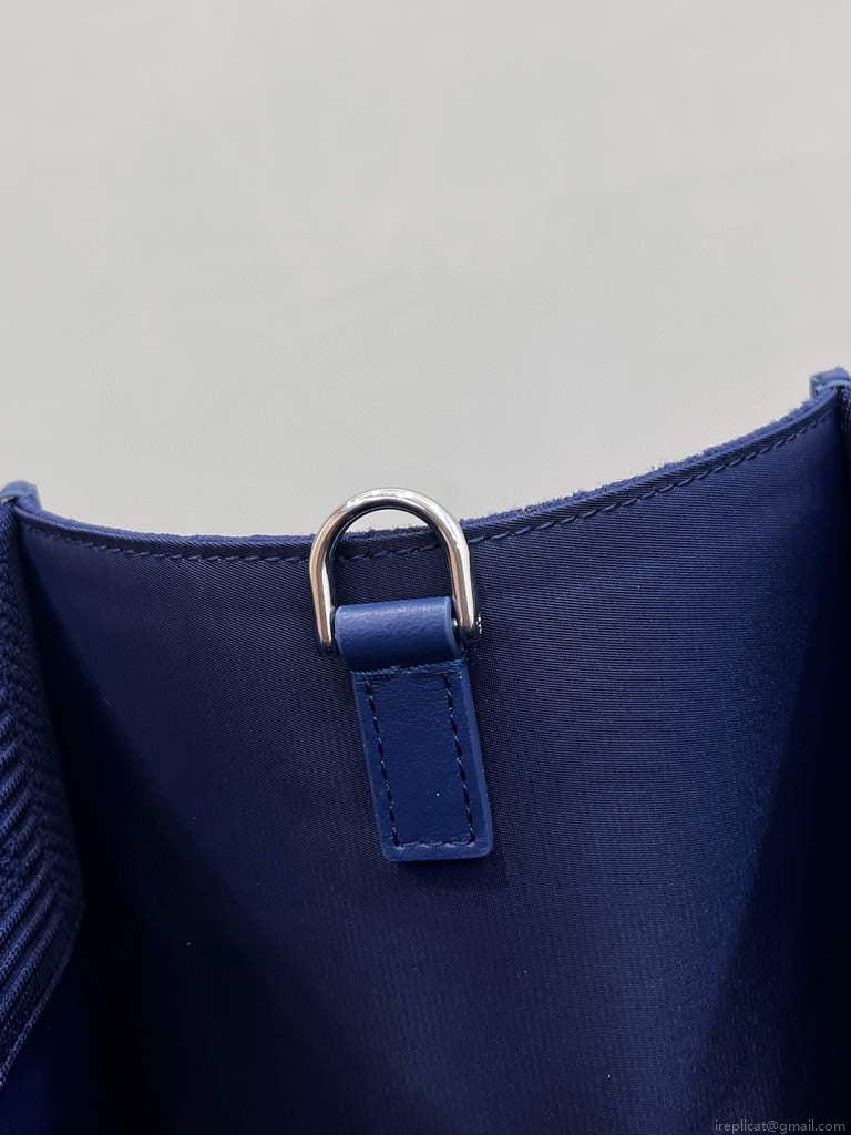Fendi 8BH386 Sunshine Medium Fendi Tote Bag 8258 Navy blue