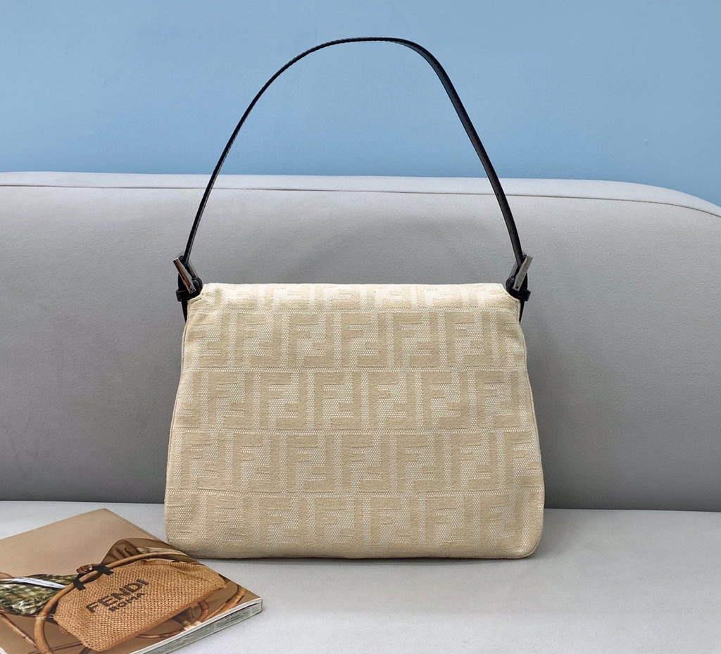 Fendi Bag 0121 Shoulder bag Beige