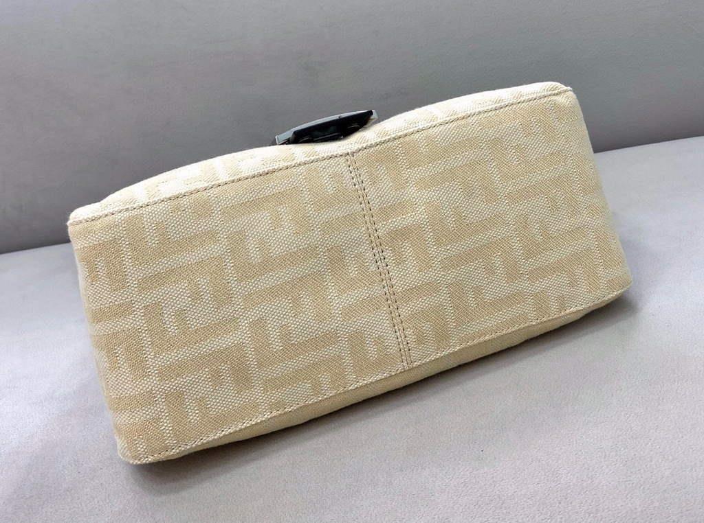 Fendi Bag 0121 Shoulder bag Beige