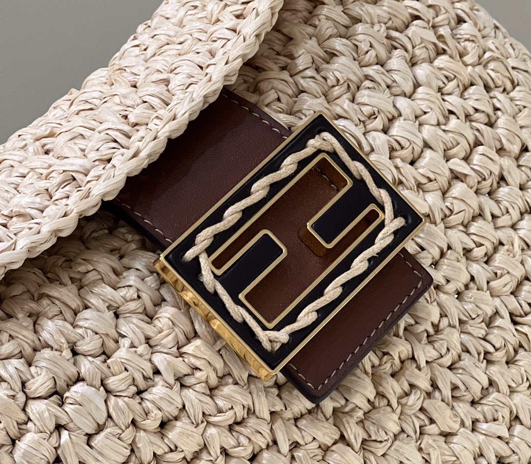 Fendi 8BS069 Fendi Beige raffia bag Croissant bag 8373