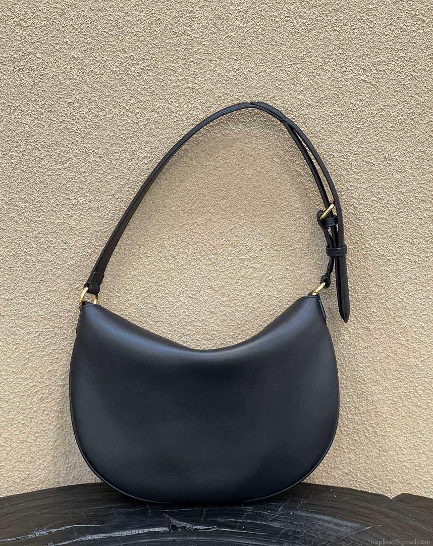 Fendi 8BS069 Fendi Black Leather Croissant bag 8373