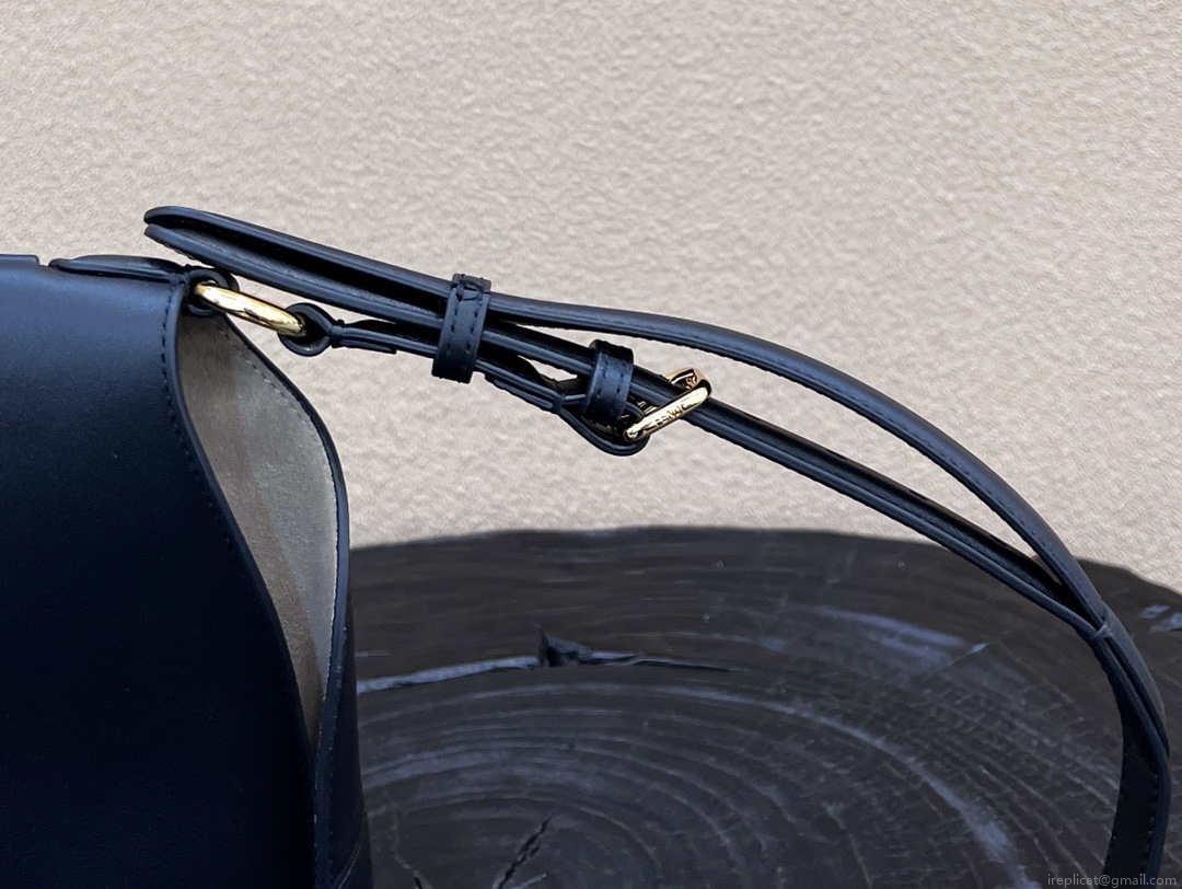 Fendi 8BS069 Fendi Black Leather Croissant bag 8373