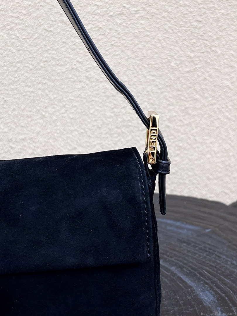 Fendi 8339 Baguette Middle Age Solid Color Series Underarm Bag Black