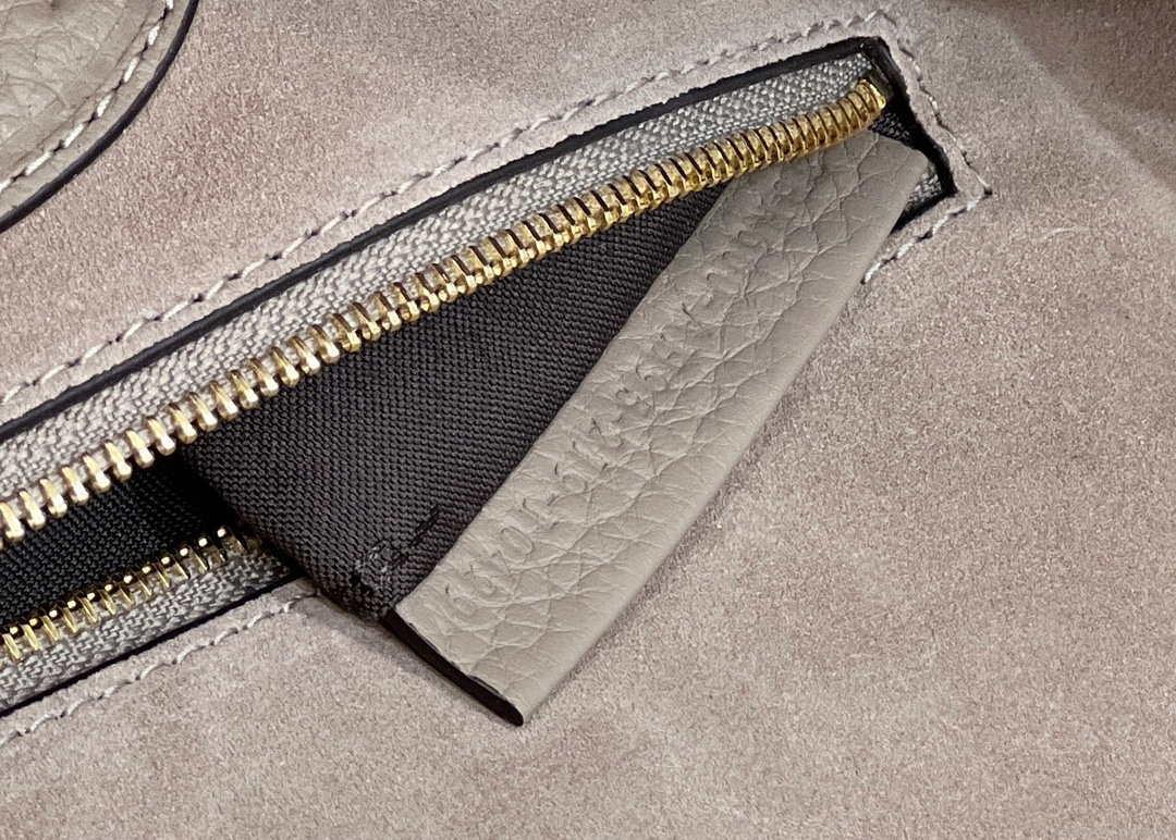 Fendi 8BR600 Baguette Gray full grain leather bag 8393