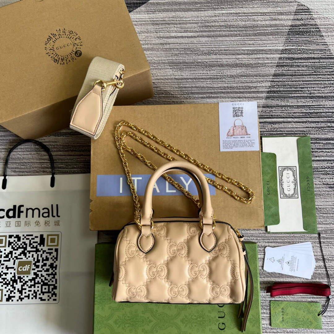 Gucci 702251 GG matelassé leather top handle bag Beige