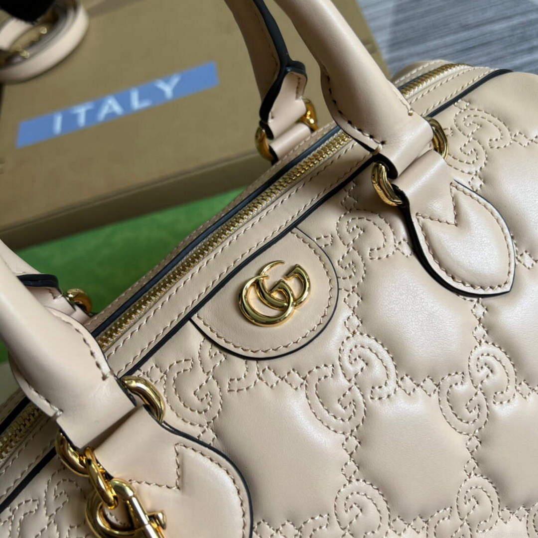 Gucci 702242 GG matelassé leather shoulder bag Beige