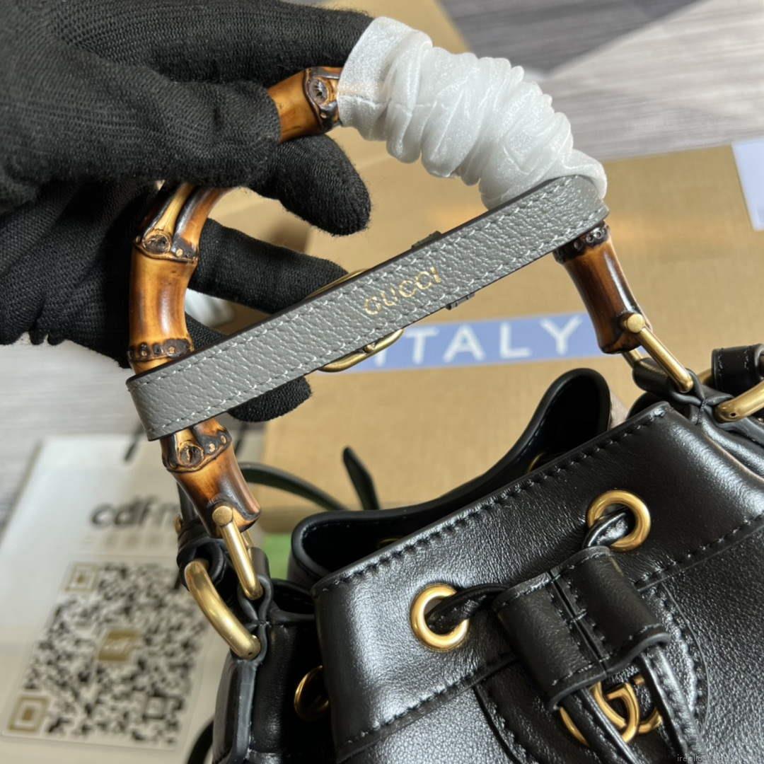 Gucci 724652 Diana Small Bucket Bag Black