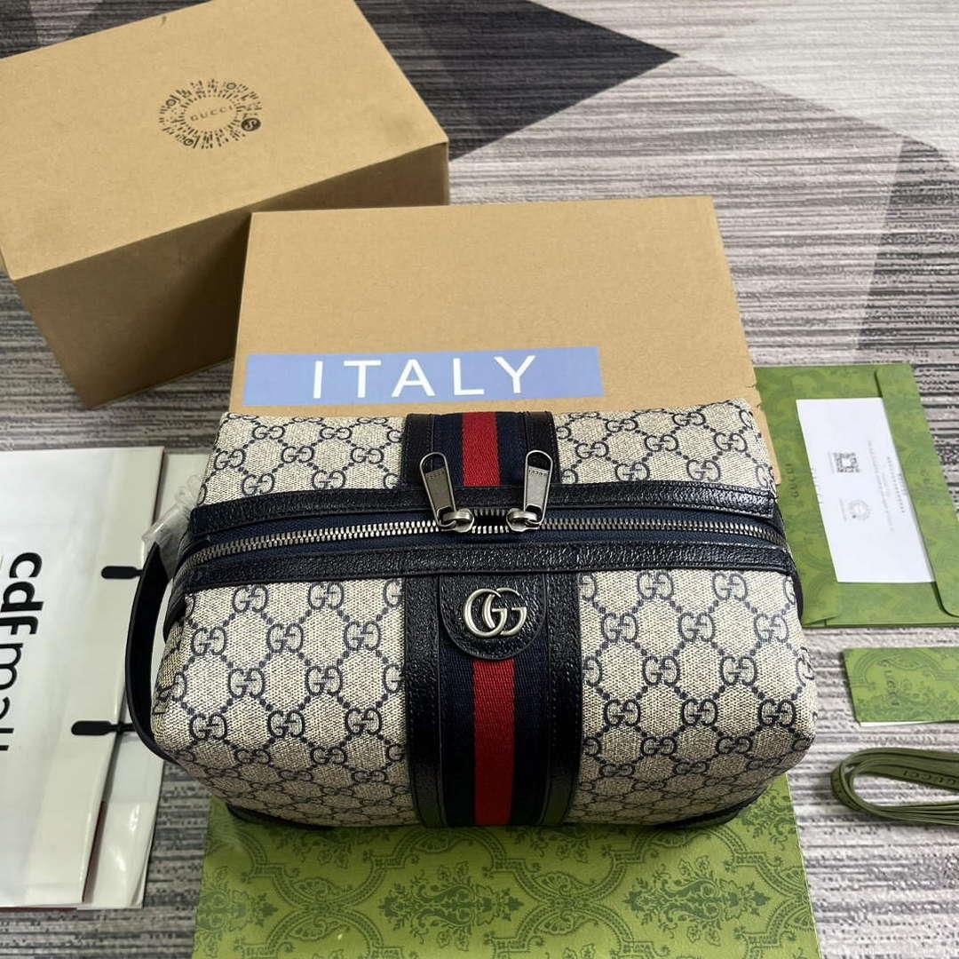Gucci 739391 Gucci Savoy Toiletry Case Blue