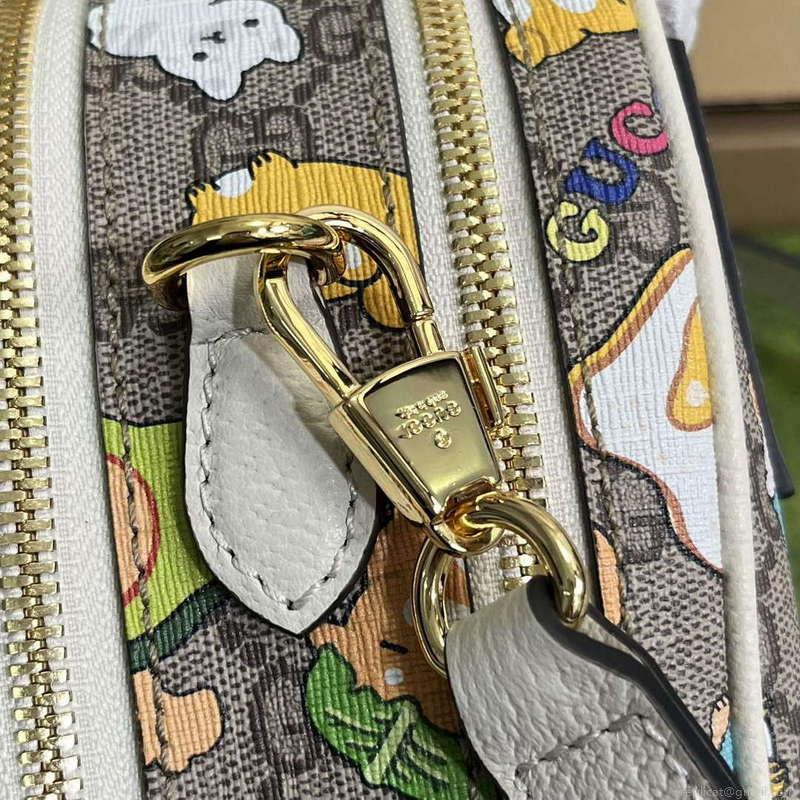 Gucci 725654 Gucci animal print multi-function bag