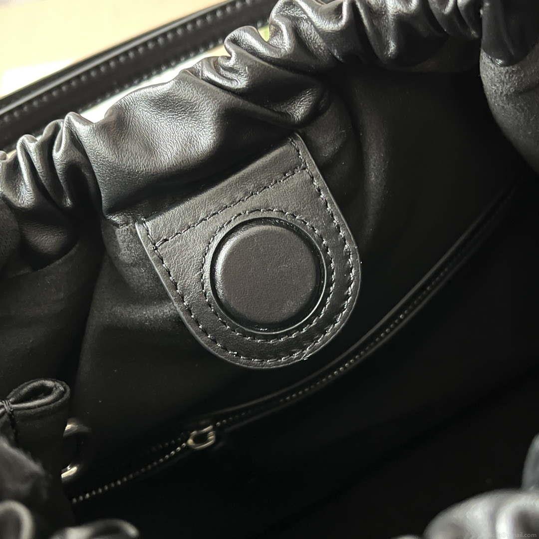 Gucci 746210 Gucci Deco medium tote bag in black leather