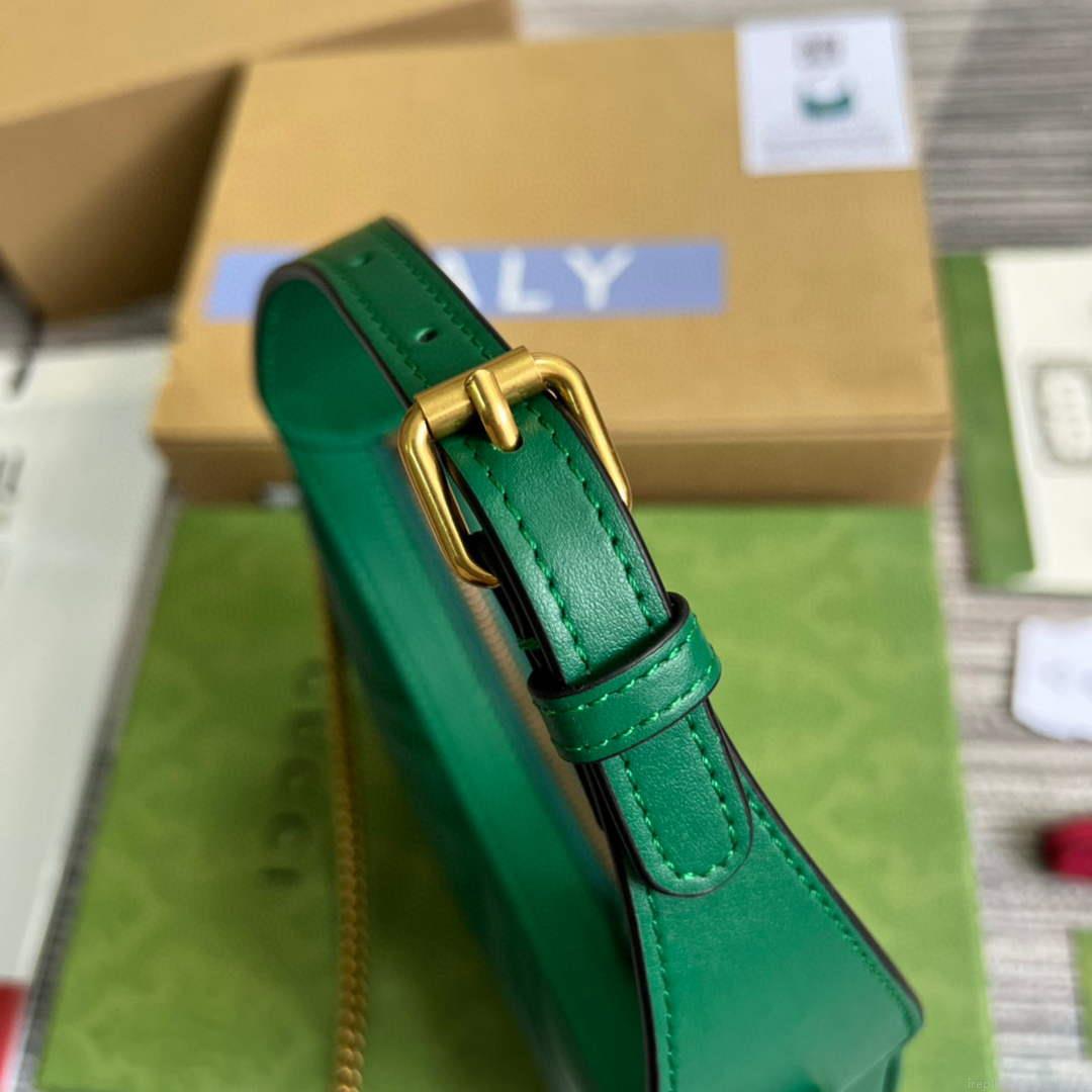 Gucci 699514 GG Marmont half-moon-shaped mini bag Green