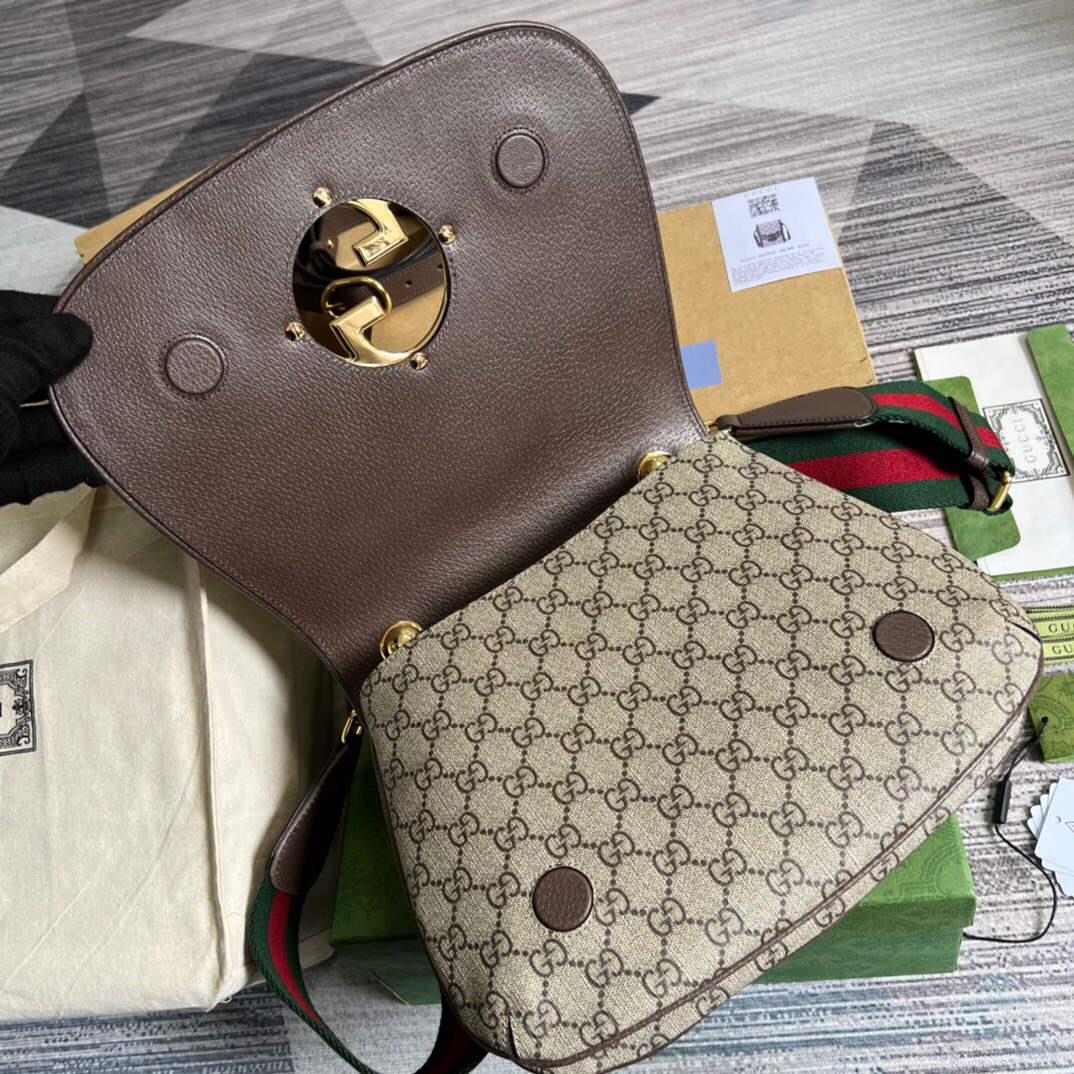 Gucci 699210 Medium Shoulder Bag With Round Interlocking G