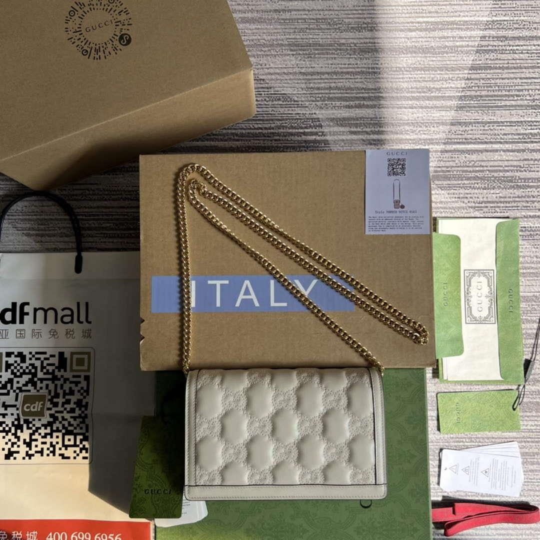 Gucci 723787 GG Matelassé Chain Wallet White