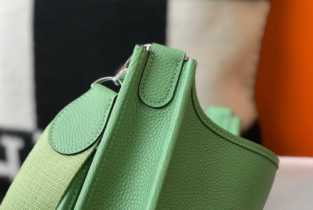 Hermes H083435 Evelyne III 29 Shoulder Bag Silver Hardware Light Green